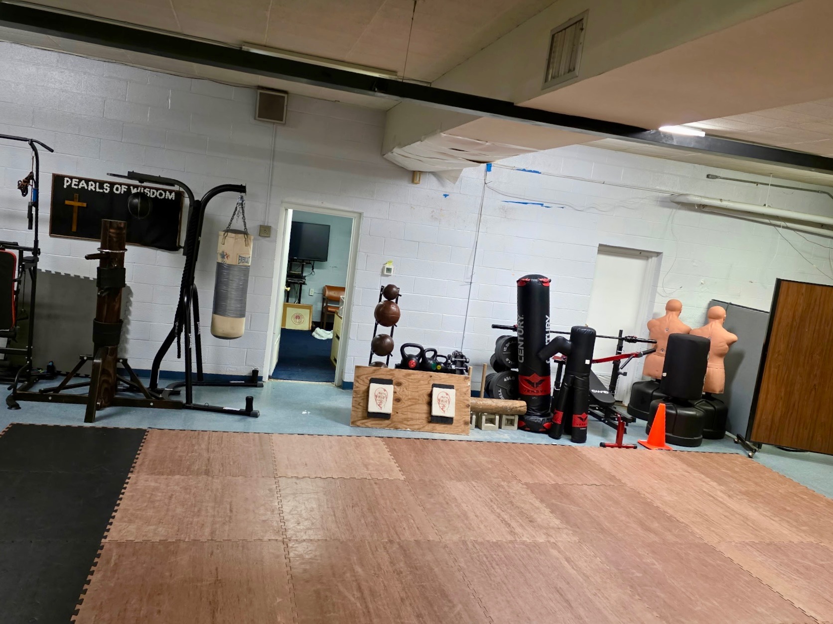 Pearls of Wisdom corner with all training equipment